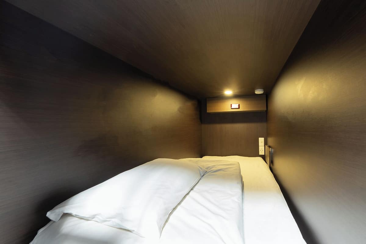 WiFi (free), bed sheets