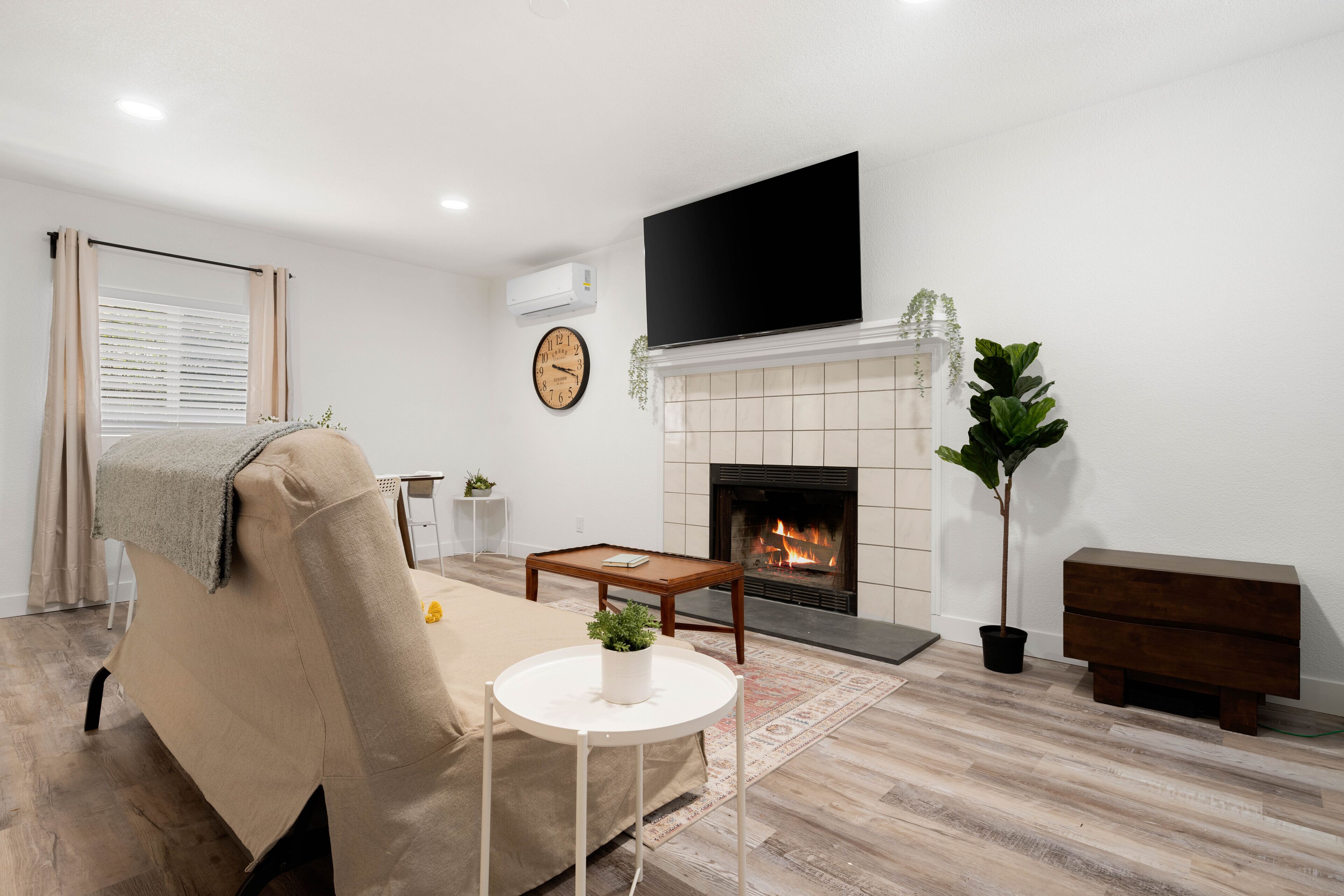 Chic Remodeled 3BD|2BA House w/ Huge Outdoor Space