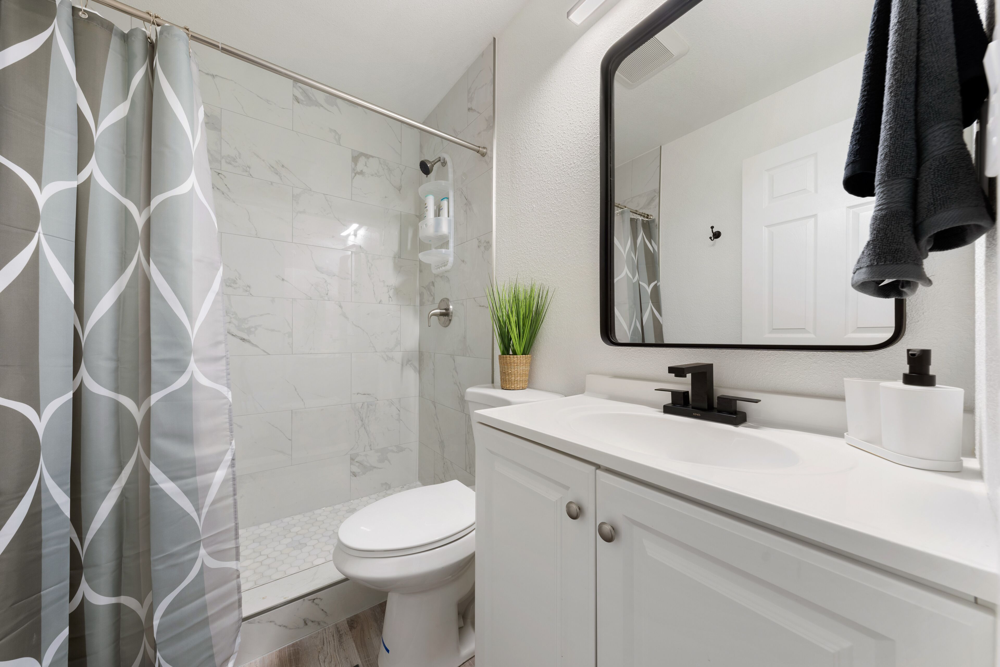 Chic Remodeled 3BD|2BA House w/ Huge Outdoor Space