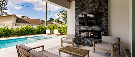 Piscina a l'aire lliure i piscina climatitzada