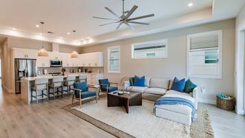 Smart TV, fireplace, books, stereo