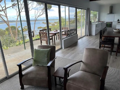 Interior. Wow! Kangaroo Island – Wildlife, Sunrises, Stunning Views, Spacious -Sleeps 13