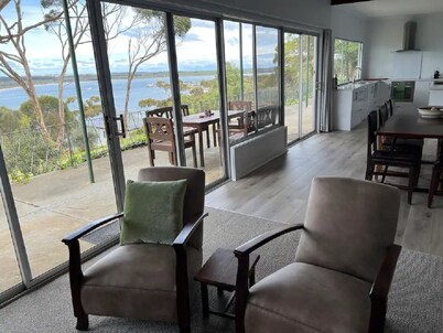 Large Kangaroo Island Beach House, 180* Views, 4 bedrooms - 10% discount August