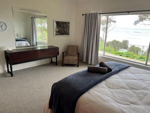 4 bedrooms, desk, iron/ironing board, travel cot