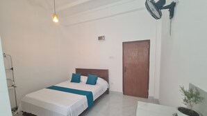 Free WiFi - Ceylon Lodge - Airport Transit Hotel (Miriswatte)
