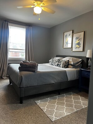 2 bedrooms, desk, iron/ironing board, free WiFi - 2 bedroom with work space and high speed internet. (Philadelphia)