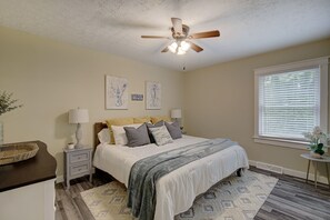 3 bedrooms, iron/ironing board, free WiFi, bed sheets - Monthly discount- beautiful house, Gloucester VA (Gloucester)