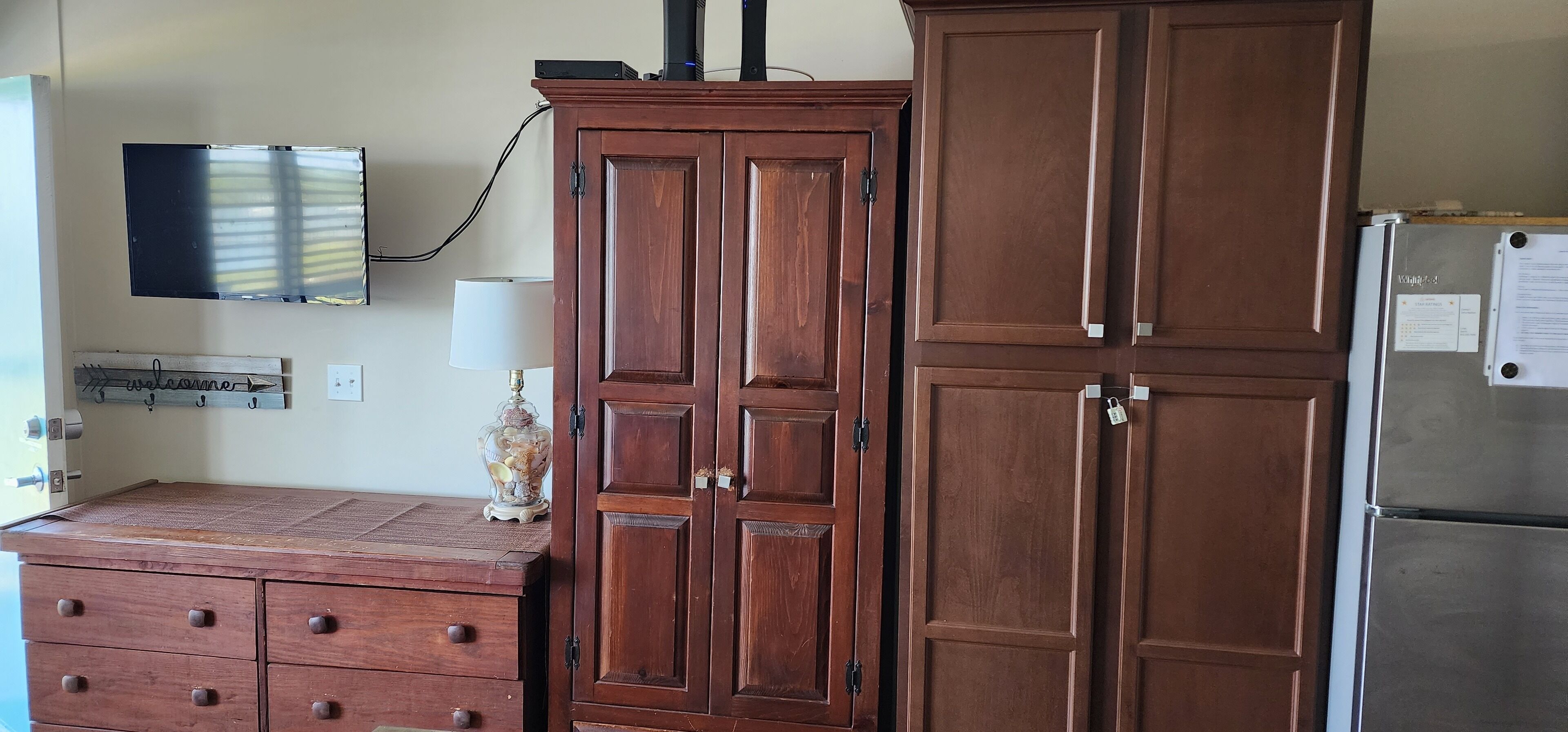 Studio condo with amazing water views, short walk to the beach