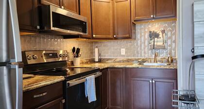 Studio condo with amazing water views, short walk to the beach