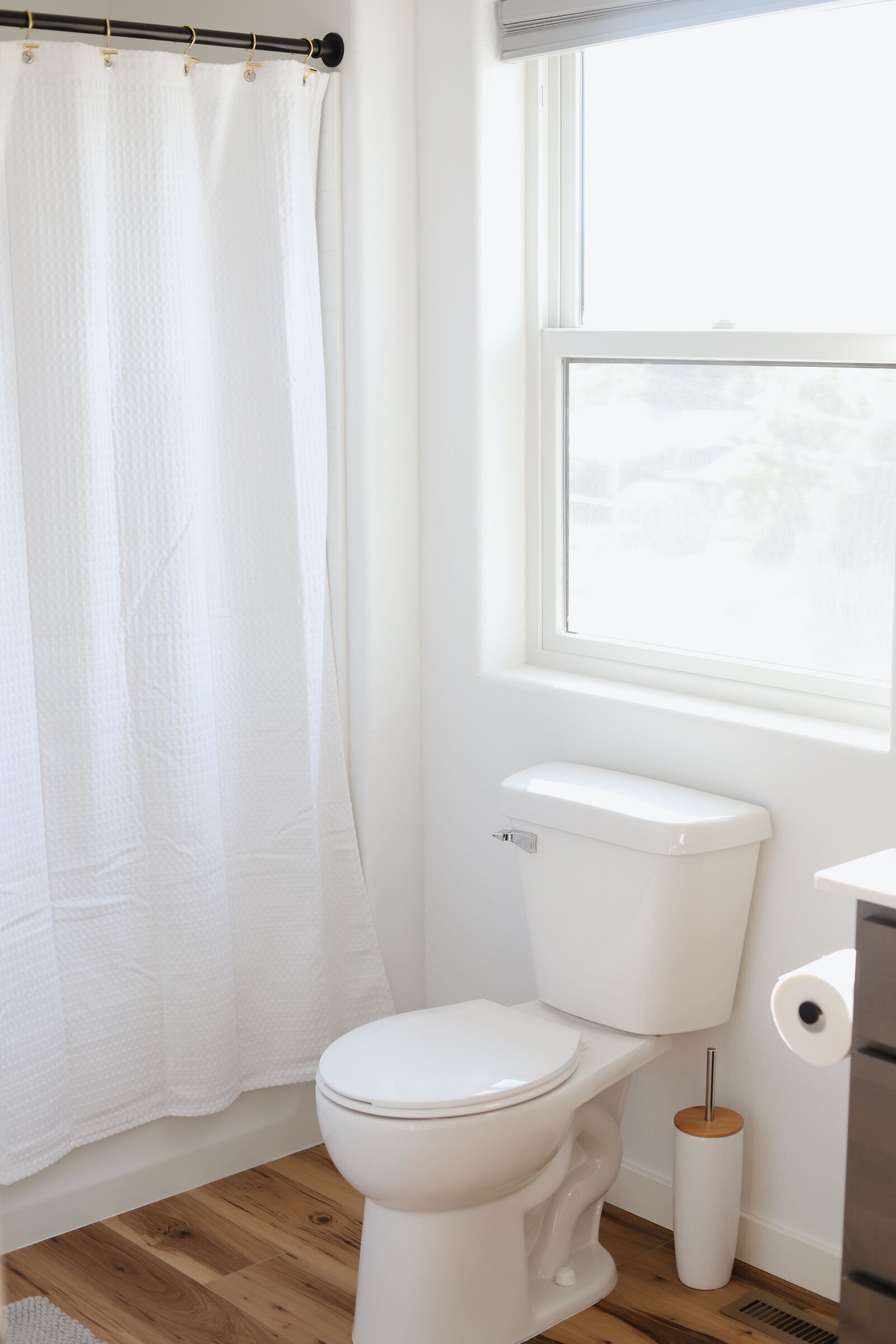 MODERN + CHIC HOUSE W HOT TUB + SAUNA + GAME ROOM