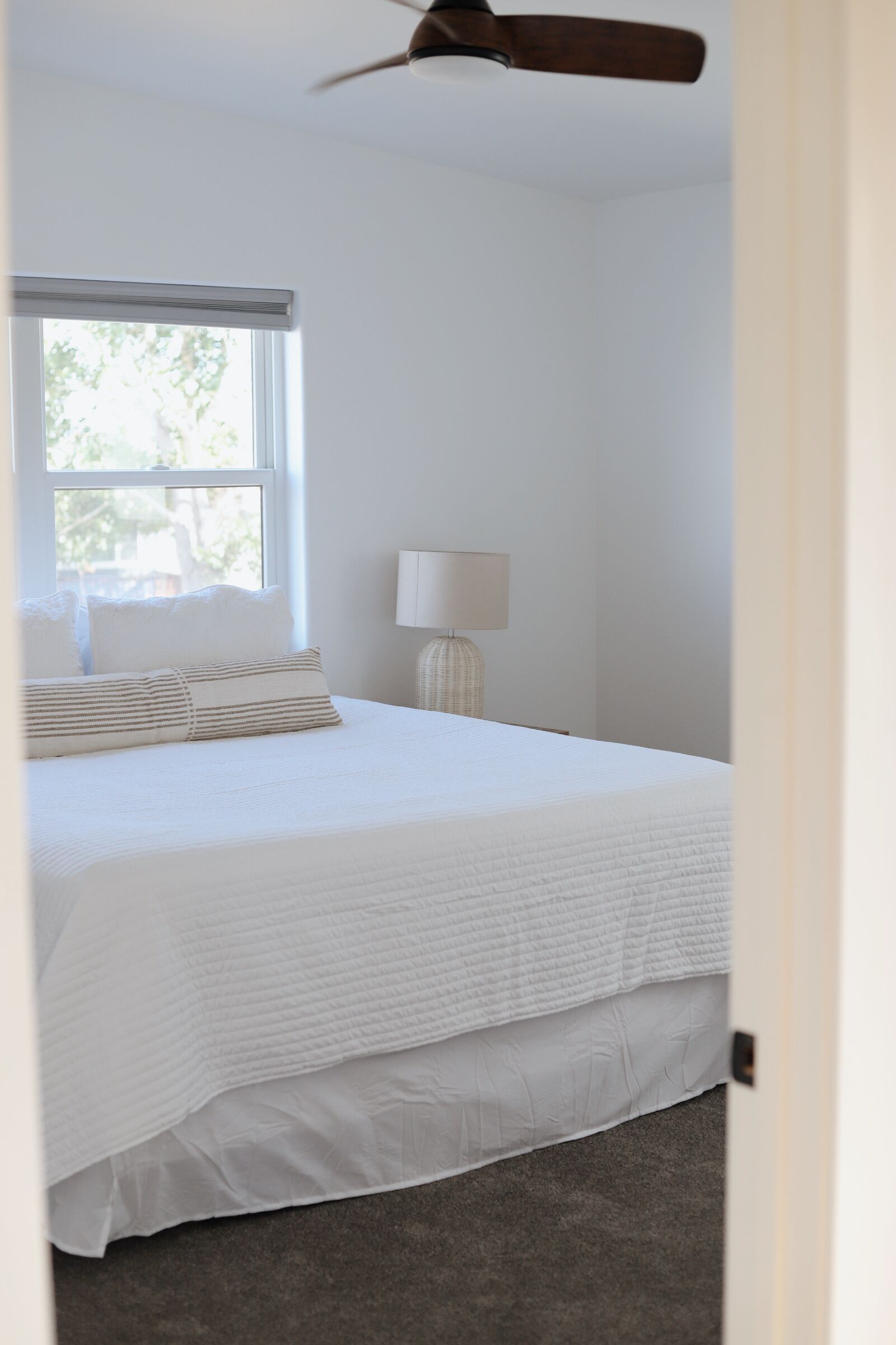 MODERN + CHIC HOUSE W HOT TUB + SAUNA + GAME ROOM