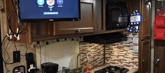 Delightful Travel Trailer 20 min from Orlando Intl Airport, 10 min from the lake