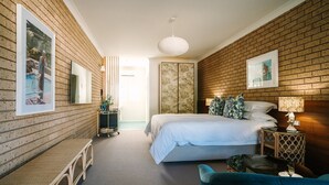 Room, Pool View