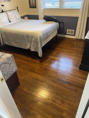 3 camere, una scrivania, ferro/asse da stiro, Wi-Fi gratuito