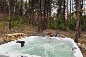 Outdoor spa tub - Rare Lakeside home with hot tub & lake views! (Lakeside)