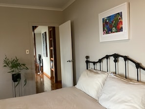 4 bedrooms, iron/ironing board, travel cot, free WiFi - Hokianga Haven - A relaxing retreat with spectacular views from the top.  (Kohukohu)