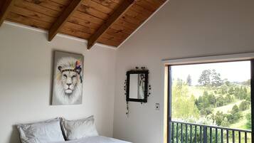 4 slaapkamers, een strijkplank/strijkijzer, reisbedje, gratis wifi