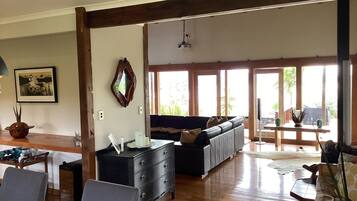 TV, fireplace, stereo