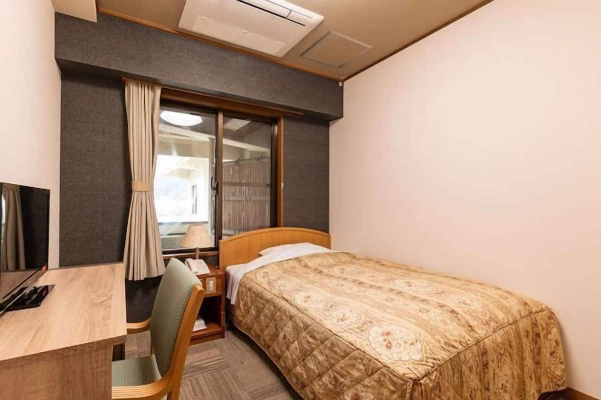 1 bedroom, in-room safe
