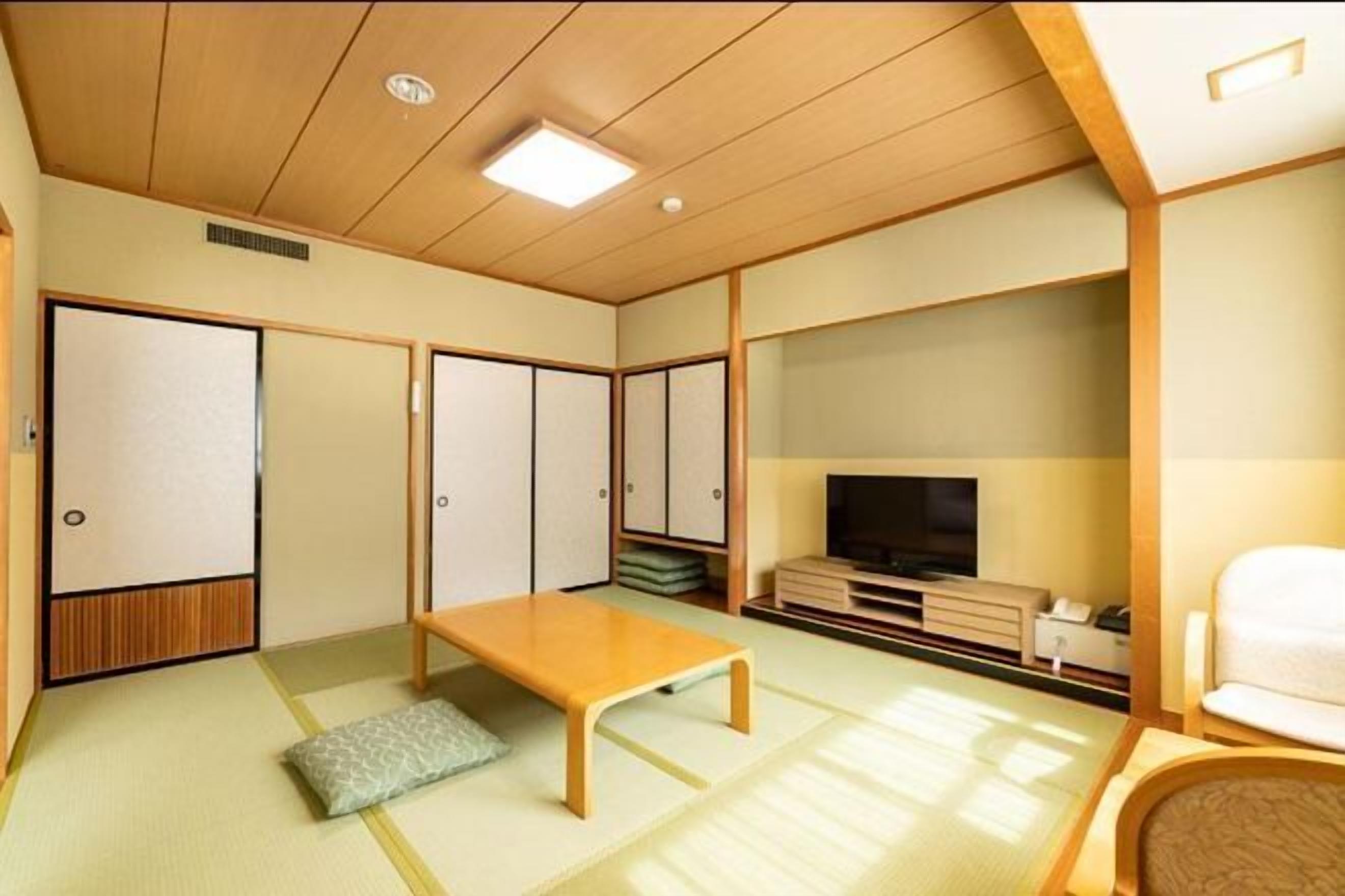 Living area | 32-inch LCD TV with digital channels, TV