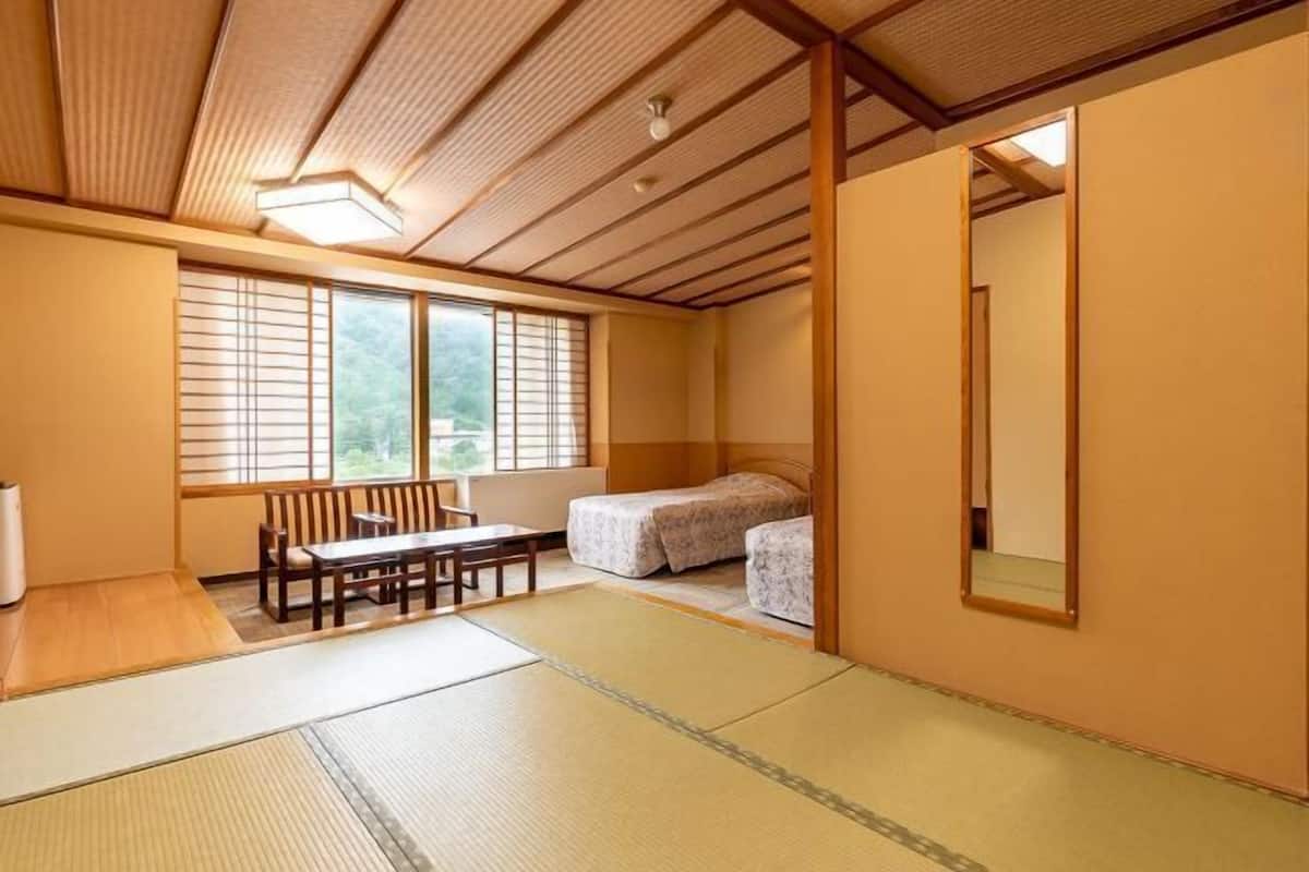 1 bedroom, in-room safe