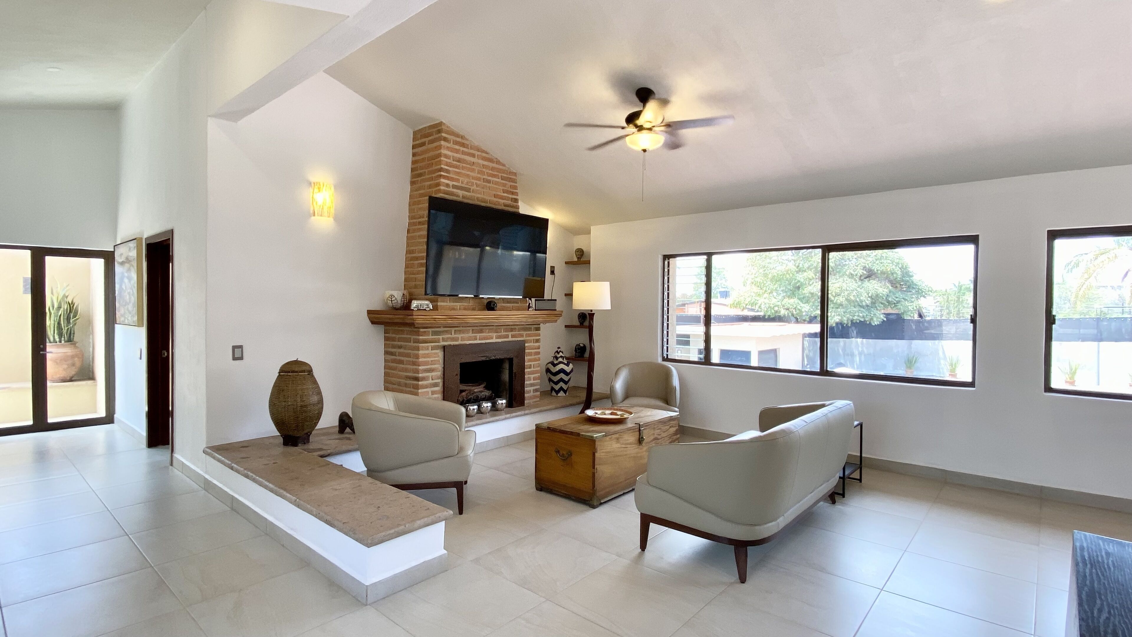 Beautifully Renovated 2 Bedroom. Great Location- Walk to everything.