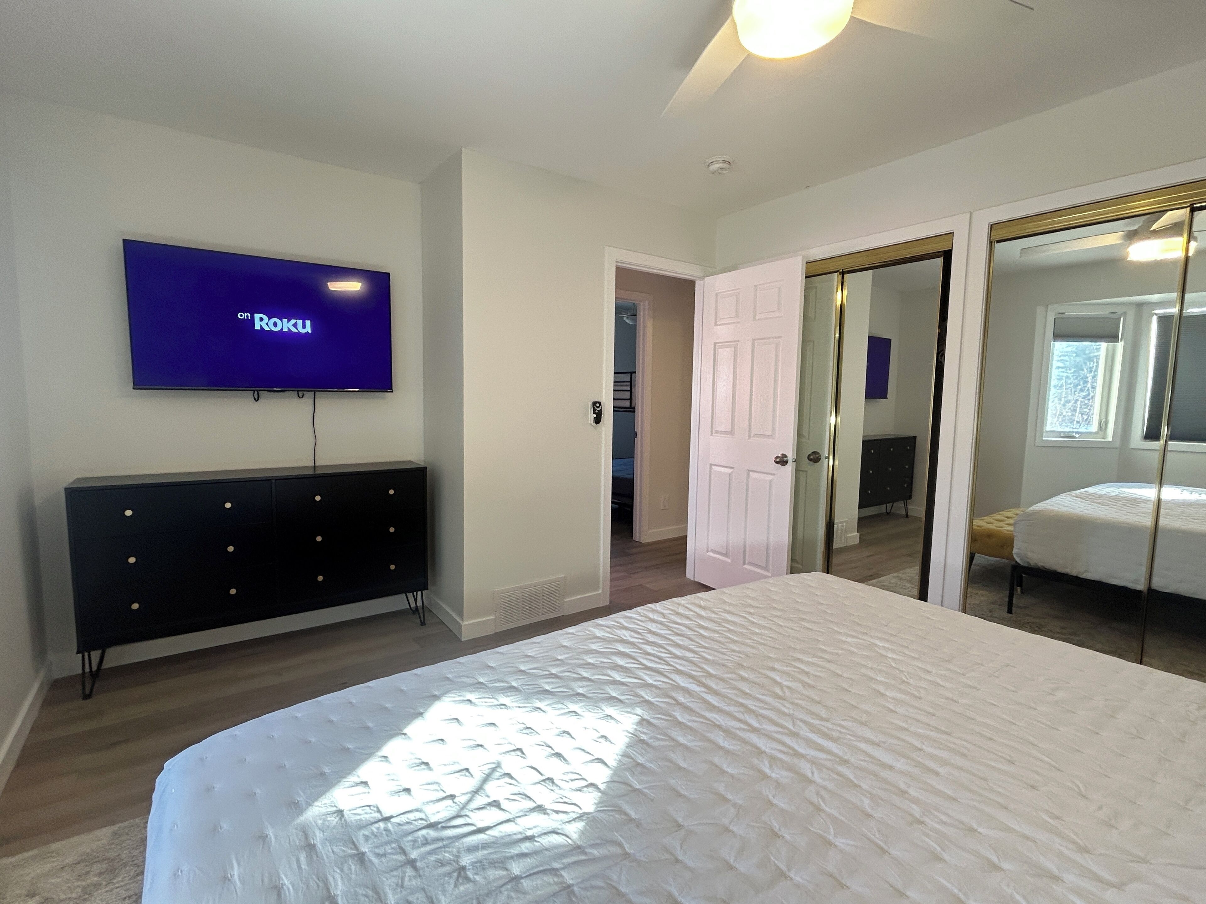 3 Schlafzimmer, Schreibtisch, Bügeleisen/Bügelbrett, Reisekinderbett