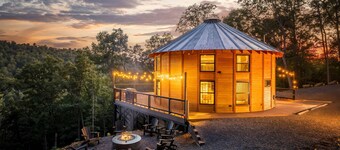 Skyline Yurt: Hot Tub~Wood Stove~WiFi~EVcharger