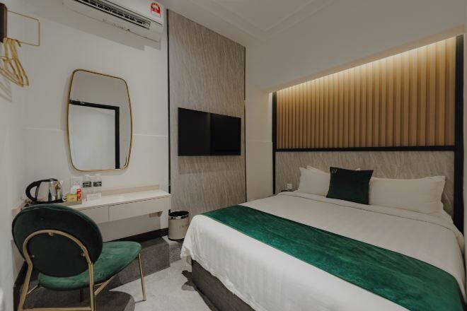 Premium bedding, blackout drapes, iron/ironing board, free WiFi