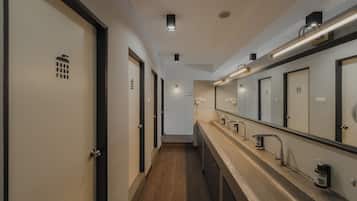 Shared Dormitory, Mixed Dorm, Shared Bathroom, City View (14 Beds) | Shared bathroom