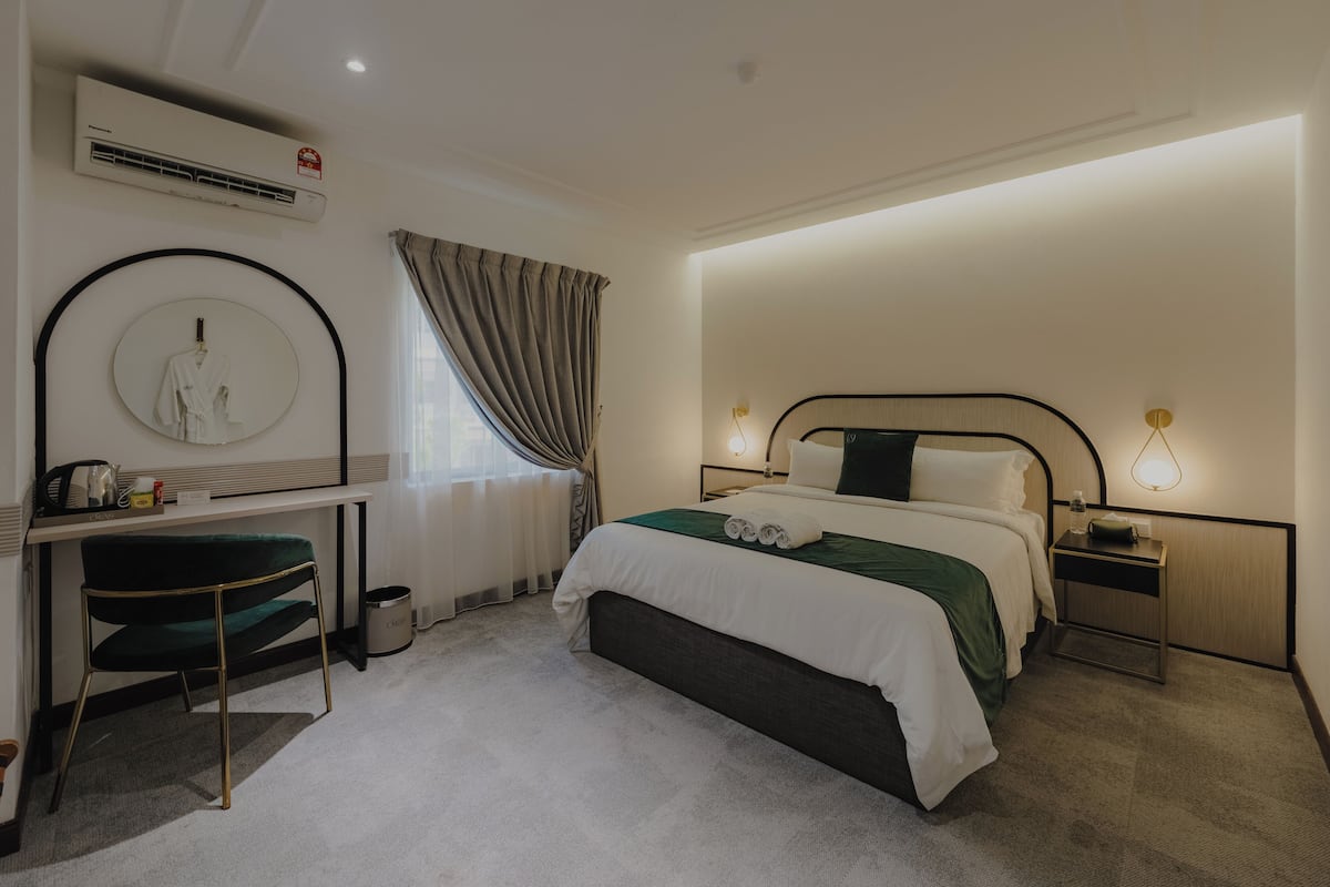 Standard Room | Premium bedding, blackout drapes, iron/ironing board, free WiFi