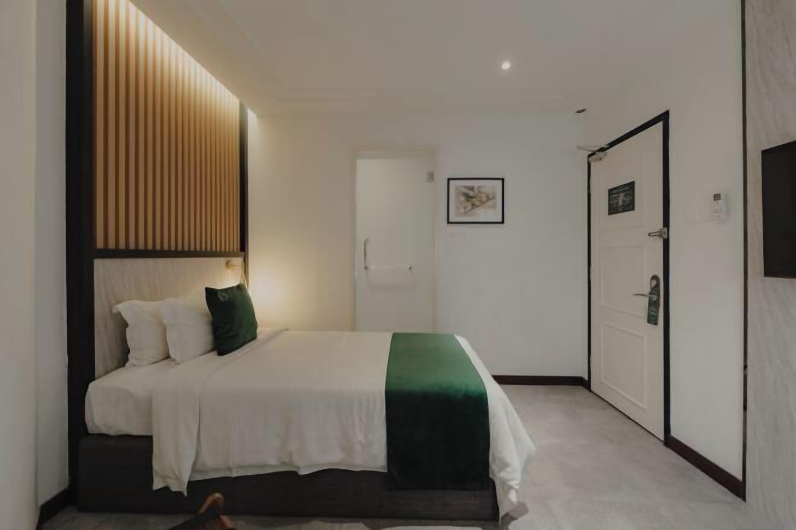 Premium bedding, blackout drapes, iron/ironing board, free WiFi