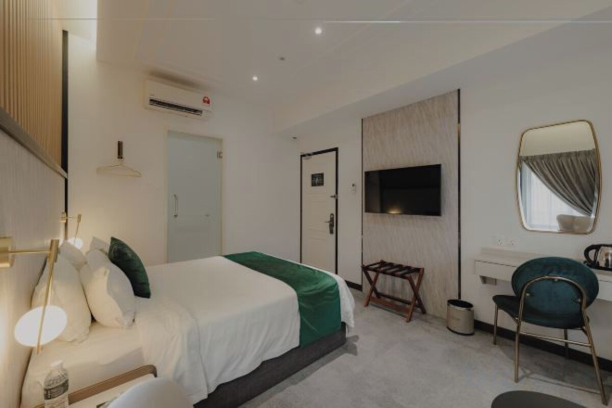 Premium bedding, blackout curtains, iron/ironing board (on request)
