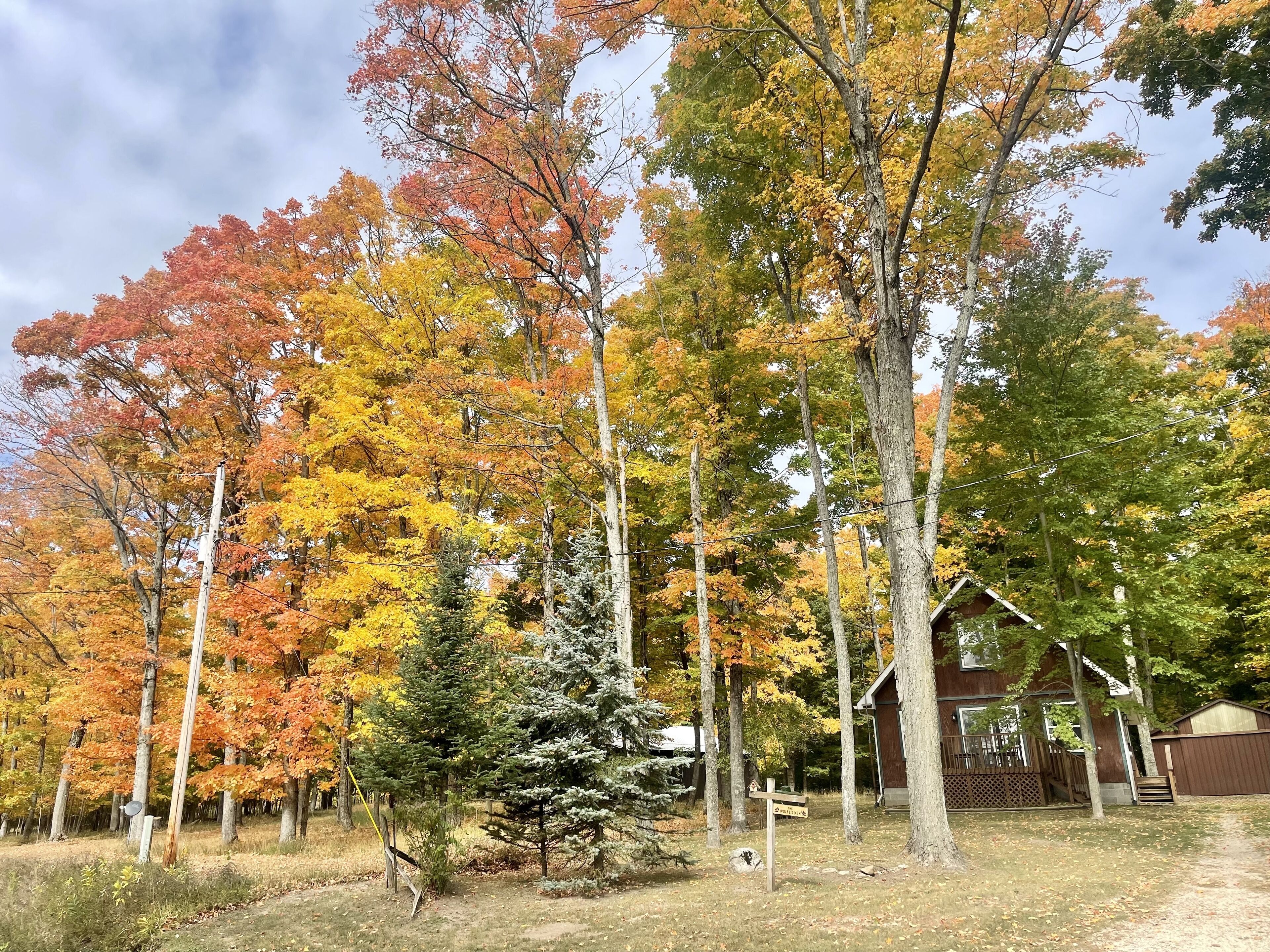 Cozy Lakeview cottage - Ideal fishing, snowmobiling access, peak fall colors! 