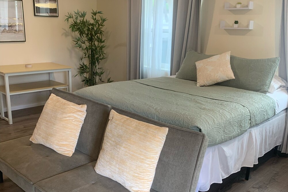 Awesome Studio Near Famous Beaches w/ AC