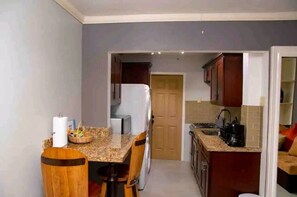 Dining - Carter's Nest (Kingston)