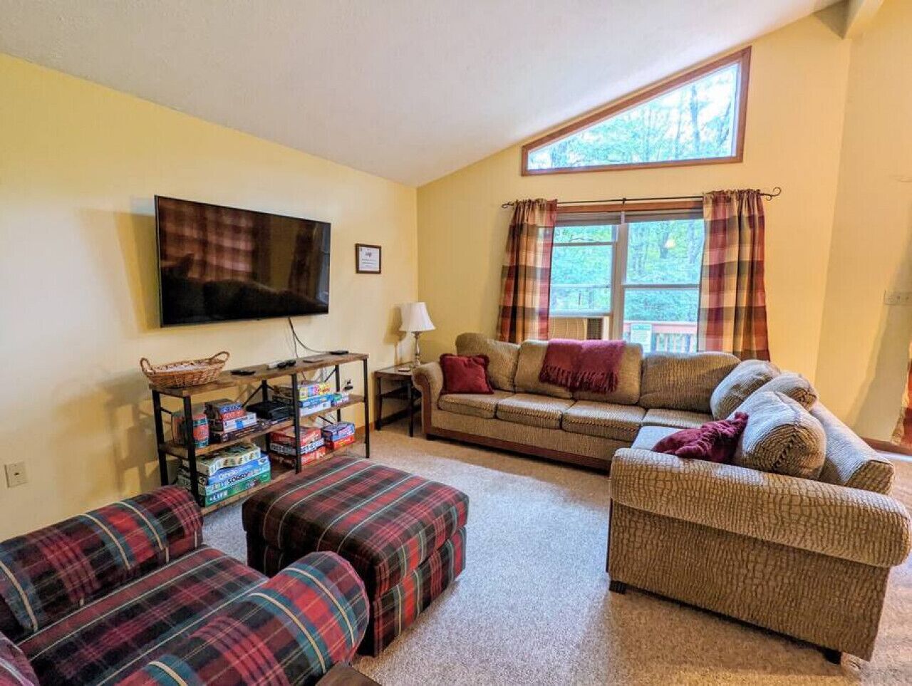 Mountain Chalet! Cozy 3BR Home w/ GameRoom