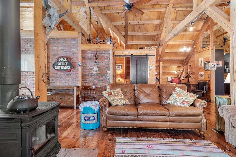 Black Hills Airbnb & Cheap Cabin Rentals from 48 AirCabins