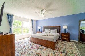 4 bedrooms, desk, iron/ironing board, travel cot