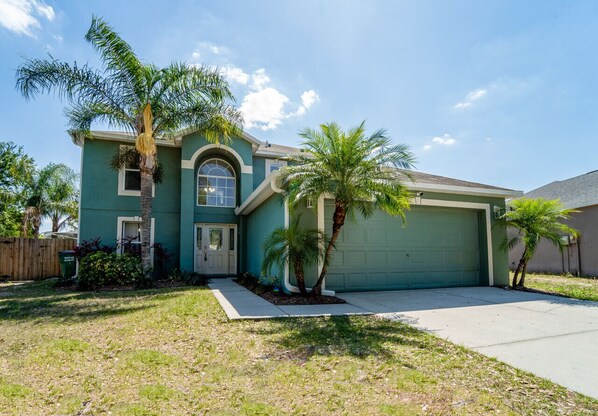 Exterior - "Rossignol LaCroix Quarters" - 4 Bd 2.5 Bath w/ Pool (Wesley Chapel)