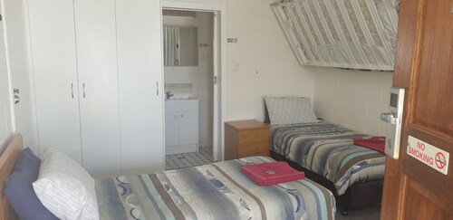goldenpeak motel
