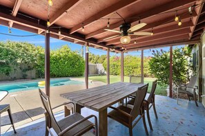 Outdoor dining - 5 min to Old Town, HEATED Pool for fee, Master Suite, Shuffleboard and Golf (Scottsdale)