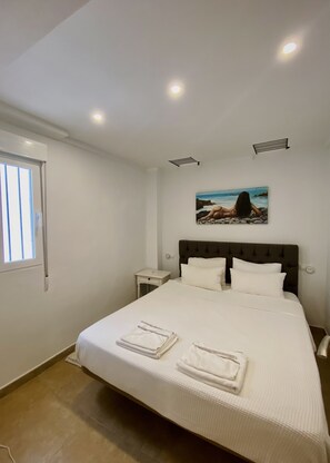 4 makuuhuonetta, silitysrauta/-lauta, ilmainen Wi-Fi, vuodevaatteet