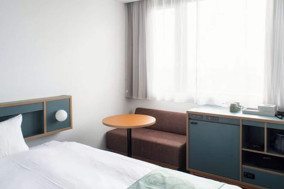 1 bedroom, down duvets, in-room safe, desk