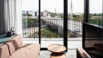 Junior Suite Non Smoking | 1 bedroom, down comforters, in-room safe, desk