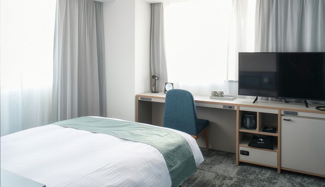 Down comforters, in-room safe, desk, laptop workspace
