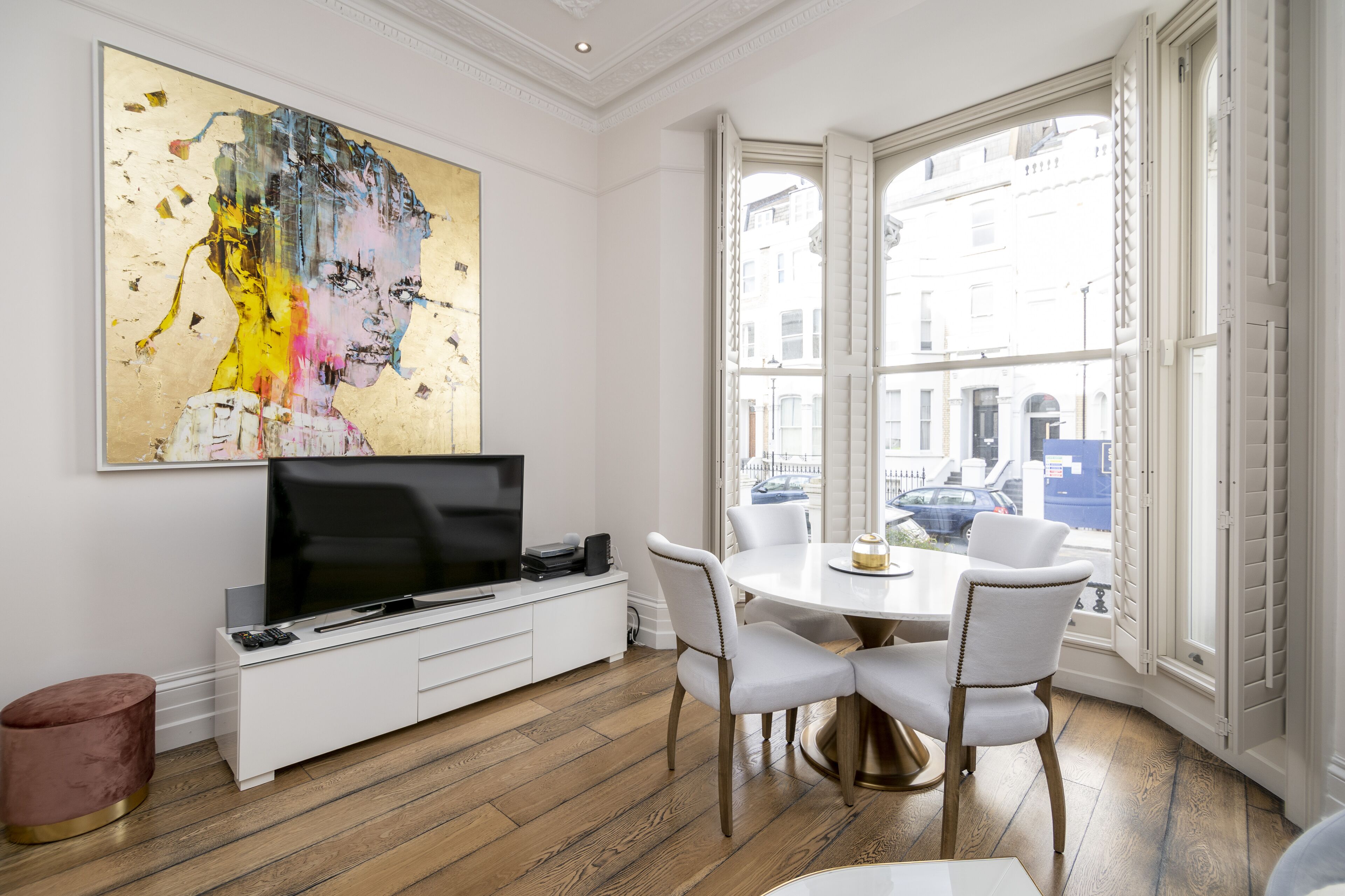 Outstanding 2BR Ground Floor flat in Earl's Court
