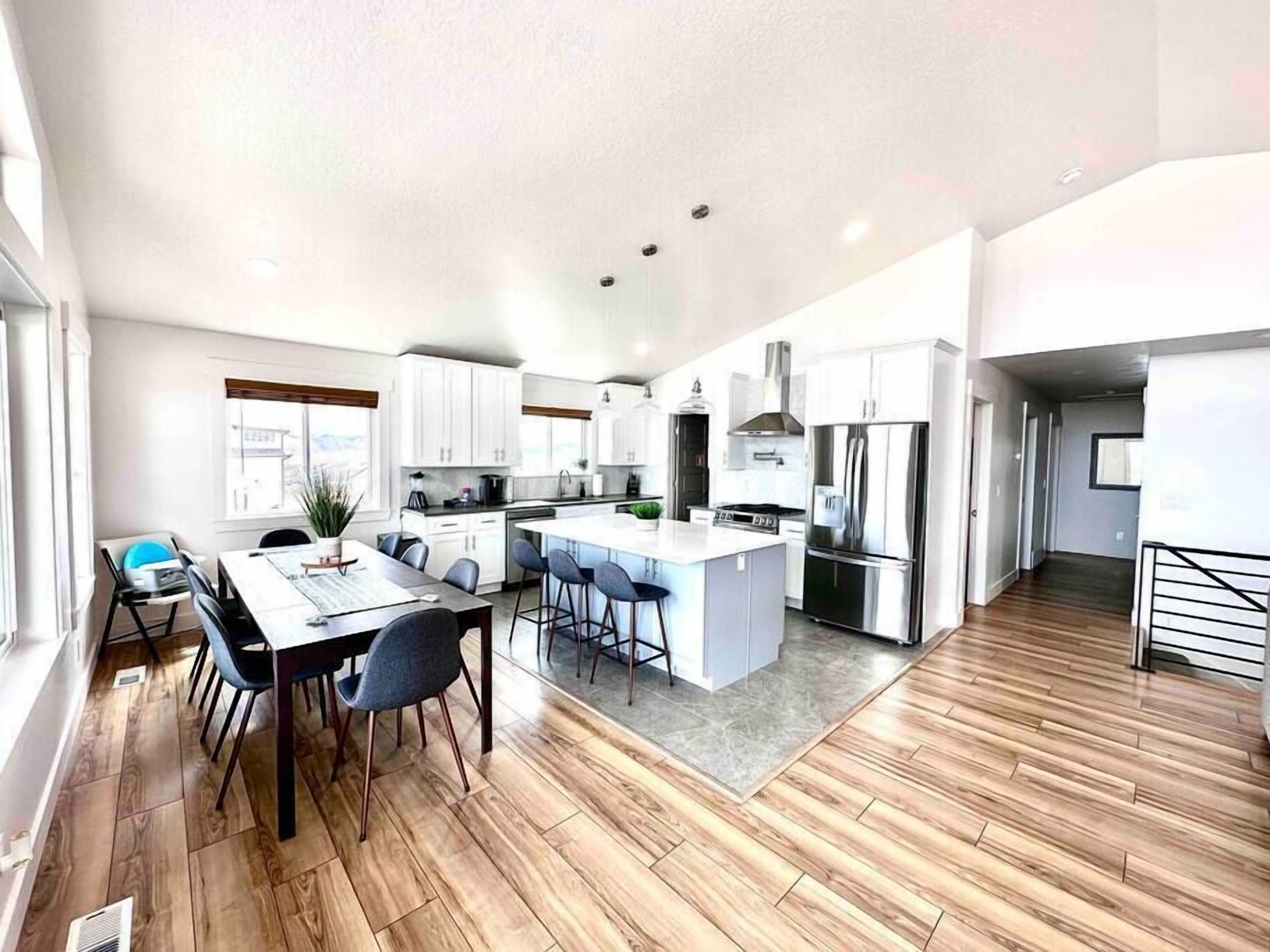 2 Kitchen, HotTub, Game Room, Beach & Pool Access, Sleeps 22