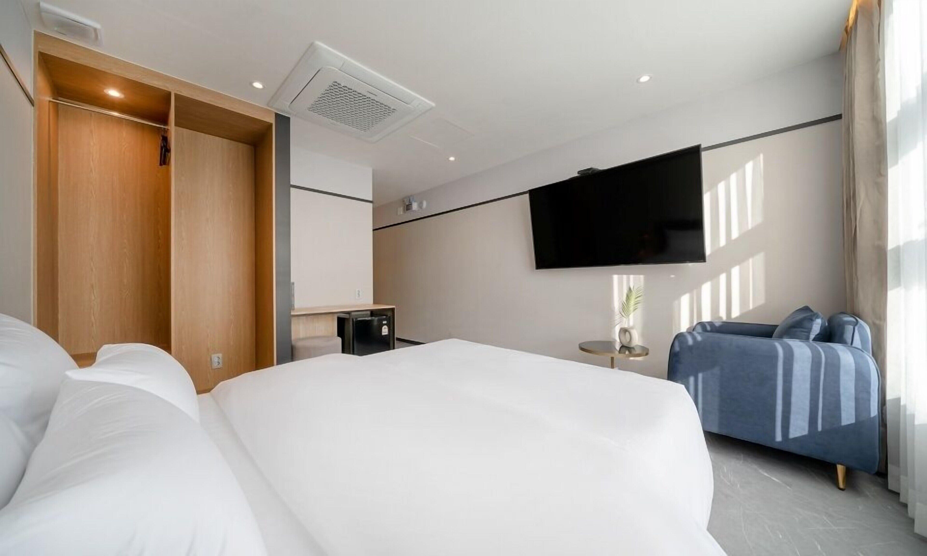 Individually decorated, individually furnished, free WiFi, bed sheets