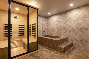 Sèche-cheveux, peignoirs, chaussons, bidet